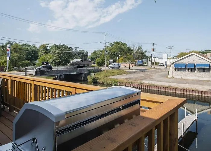 Harbor Clubhouse 3Bed 3Bath Modern Waterfront With Hot Tub And Pet Friendly
