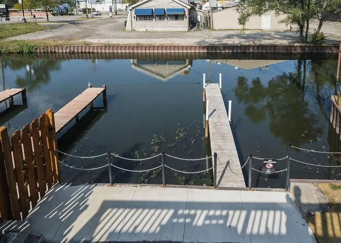 Harbor Clubhouse 3Bed 3Bath Modern Waterfront With Hot Tub And Pet Friendly Casa de férias *